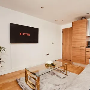  Apartment King Deluxe Large Balcony& Free Parking! United Kingdom